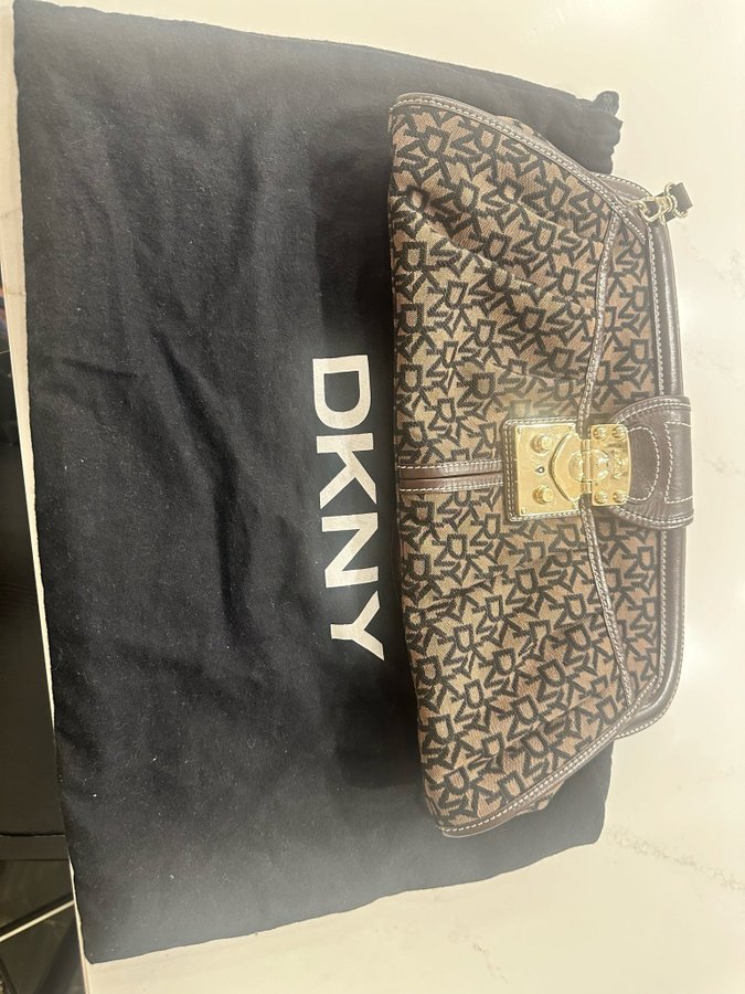 DKNY clutch väska