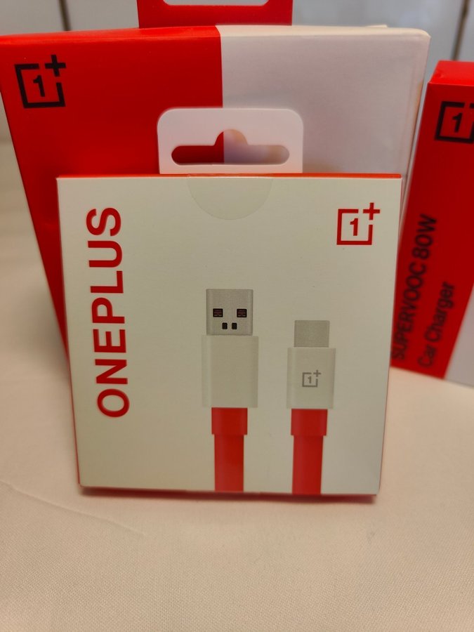 OnePlus SUPERVOOC 80W med 2 laddkablar
