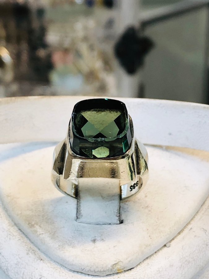 Svensk design silver ring med topas sten