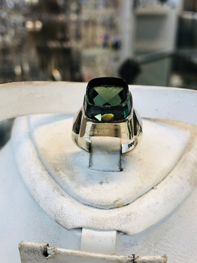 Svensk design silver ring med topas sten