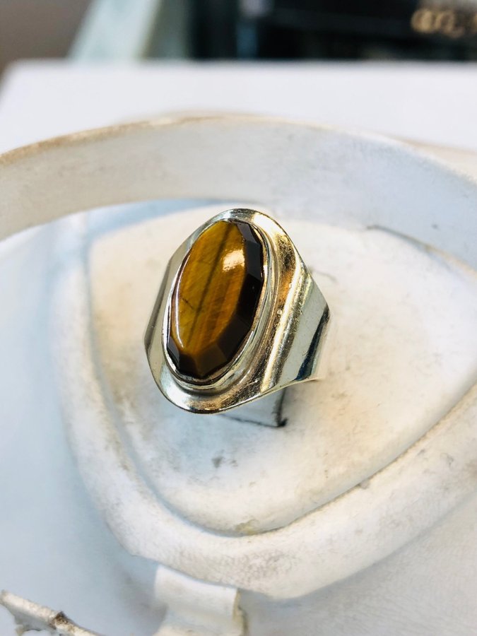 Design silver ring med tigeröga sten