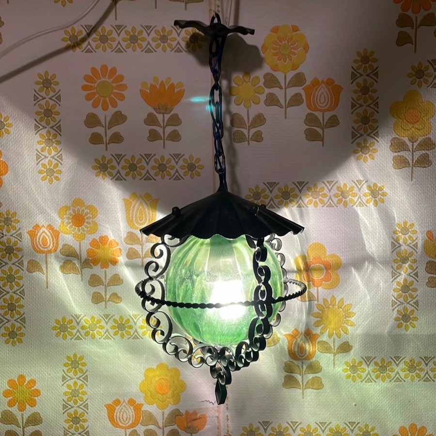 Grön fönsterlampa Lampa smide färgat glas Ander