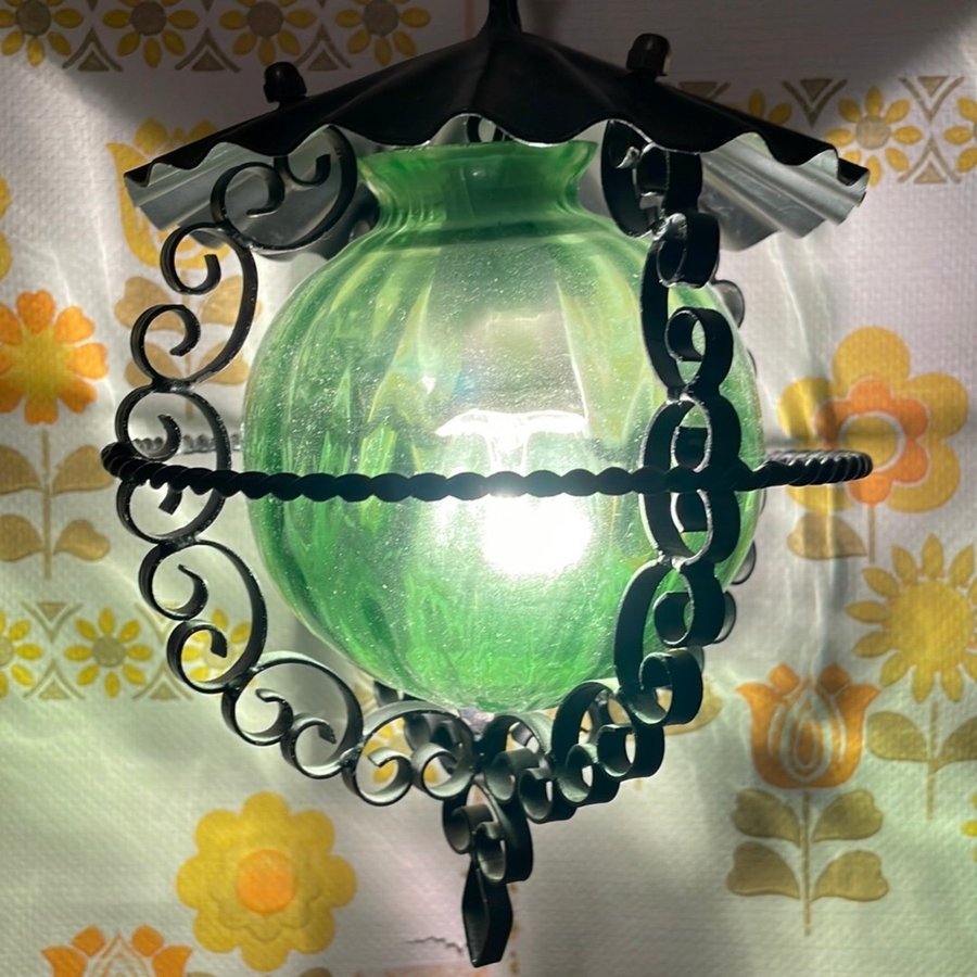 Grön fönsterlampa Lampa smide färgat glas Ander