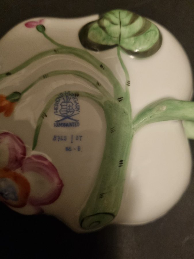 HEREND liten skål med handtag blommönster handmålad
