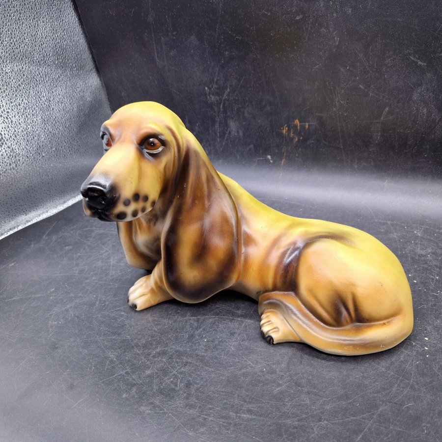 Stor figurin hund BASSET