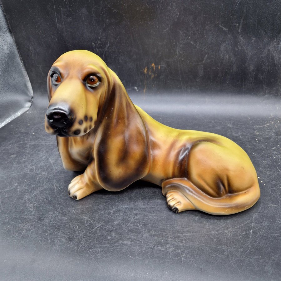 Stor figurin hund BASSET