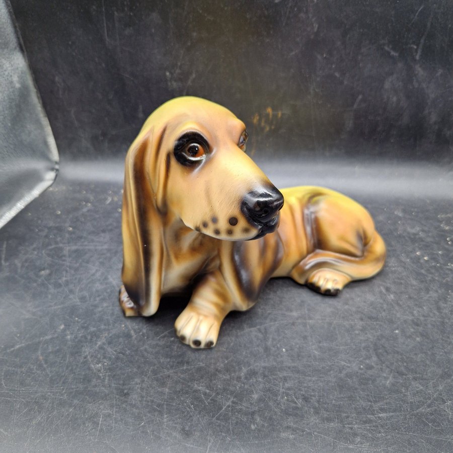Stor figurin hund BASSET