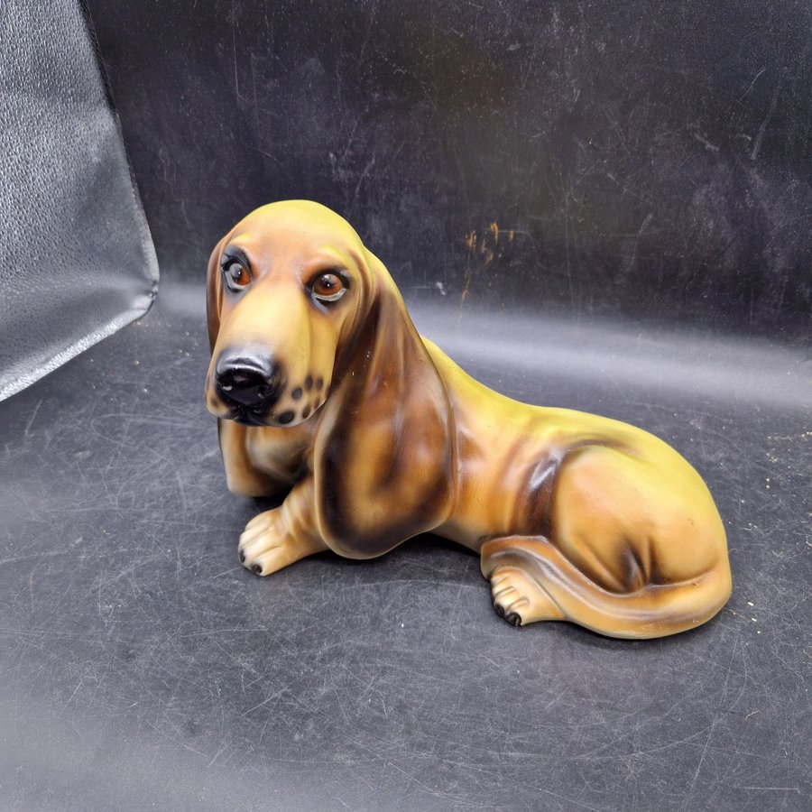 Stor figurin hund BASSET