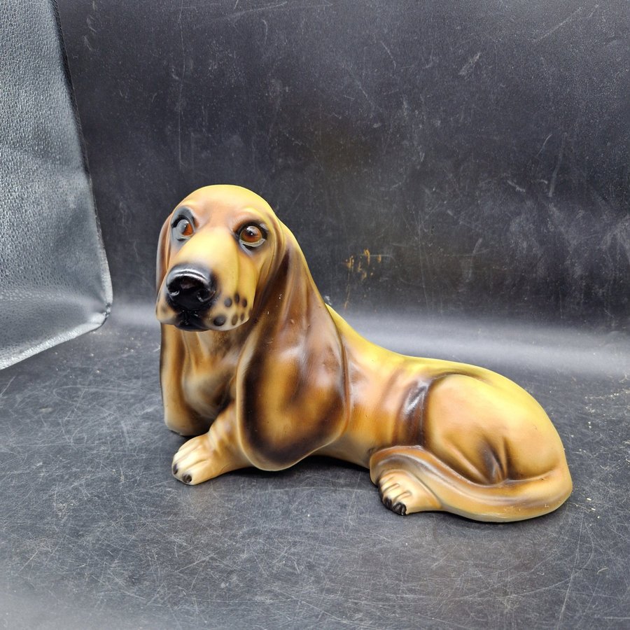 Stor figurin hund BASSET