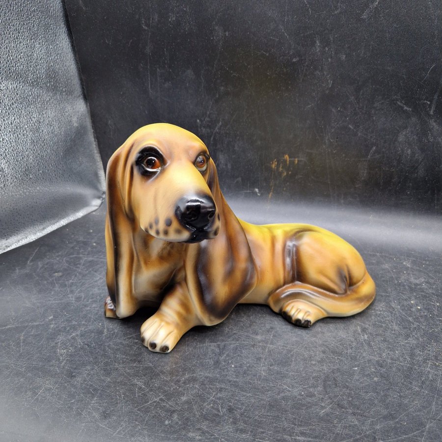 Stor figurin hund BASSET