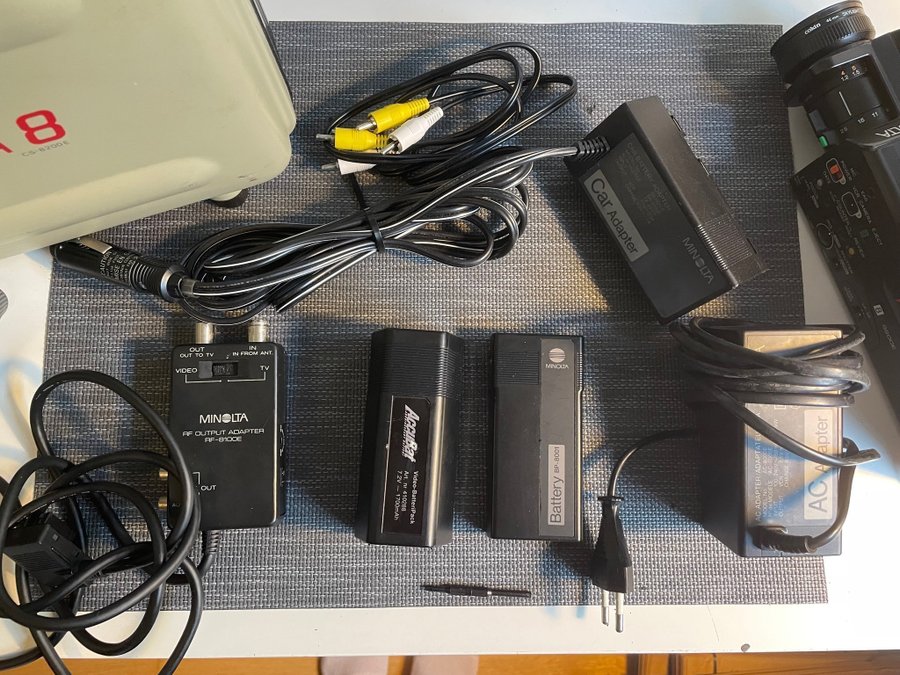 MINOLTA retro videokamera 8200E massor med tillbehör orginal väska