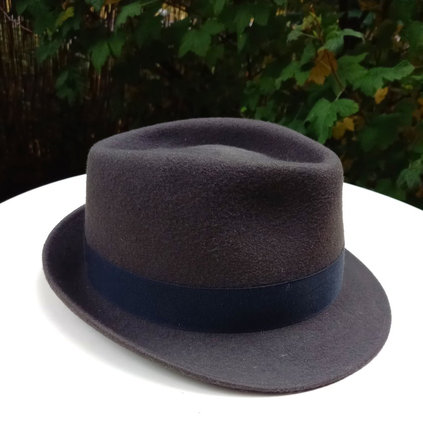 An iconic genuine classic mid-century MAYSER TROY Fedora felt hat unisex