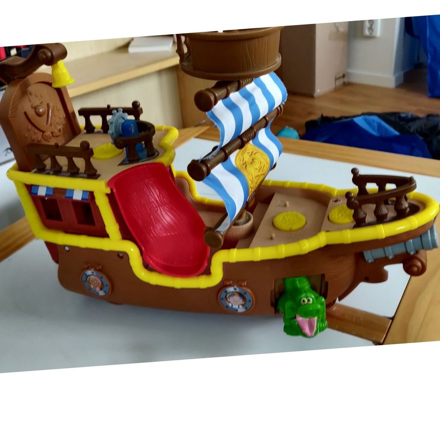 Fisher Price Jake and the Neverland pirates fartyg - Piratskepp med figurer