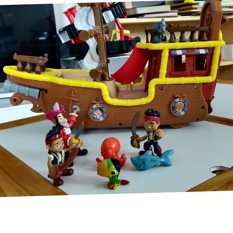 Fisher Price Jake and the Neverland pirates fartyg - Piratskepp med figurer