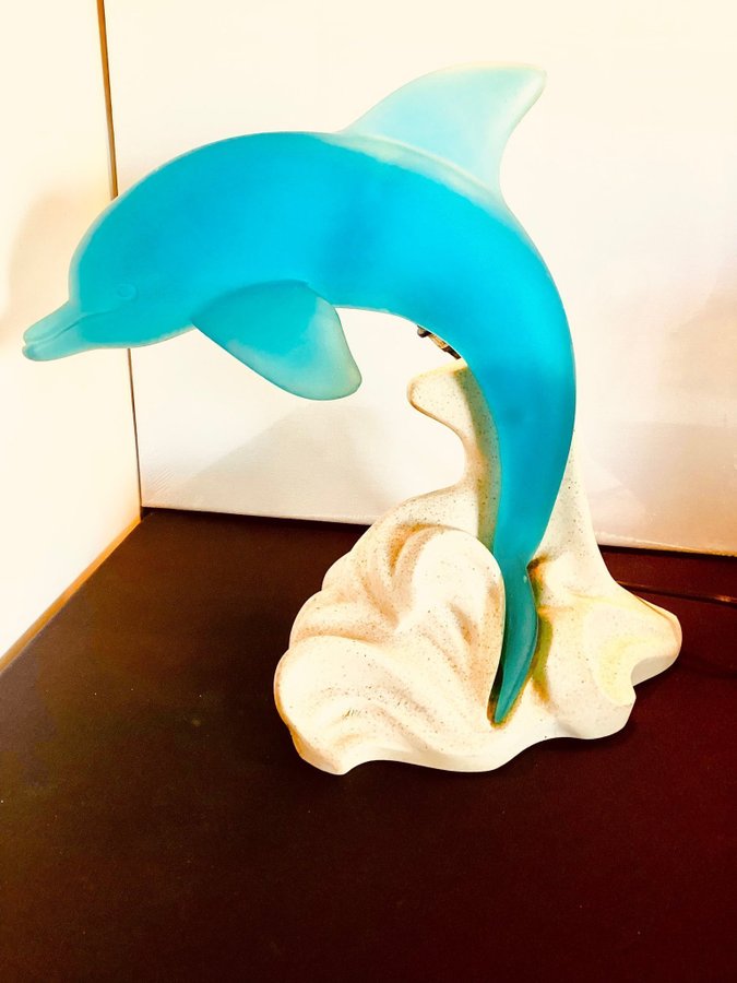 Rétro delfinlampa med snidad fot köpt antikhandlare Frankrike 29 cm1970
