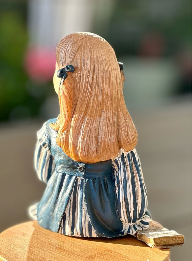 Sittande flicka Carl Larsson från Candy Design Norway