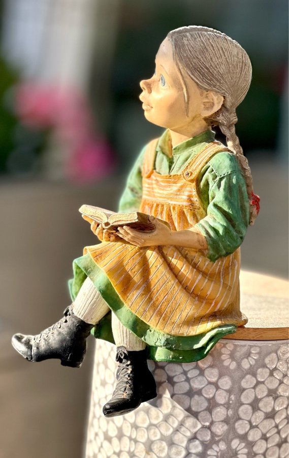 Sittande flicka Carl Larsson från Candy Design Norway