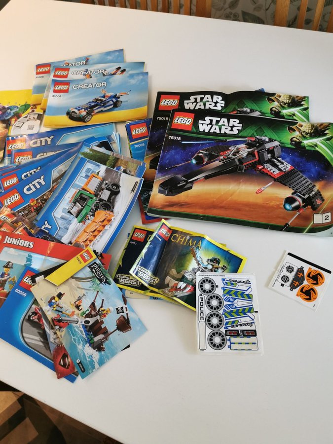 Lego 67 kg Star wars lego city etc figurer och manualer