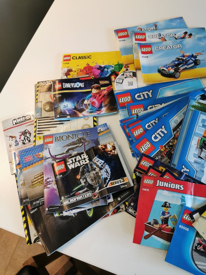 Lego 67 kg Star wars lego city etc figurer och manualer