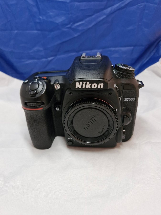 PRISSÄNKT!! Nikon D7500 med objektiv och bara 6701 exponeringar