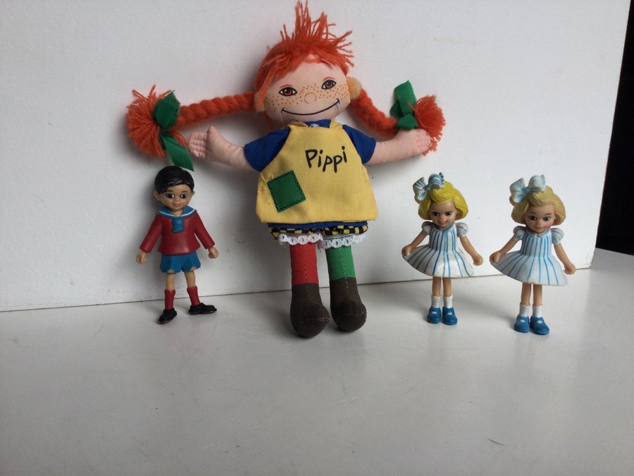 Pippi Långstrump docka och tre figurer Tommy och Annika