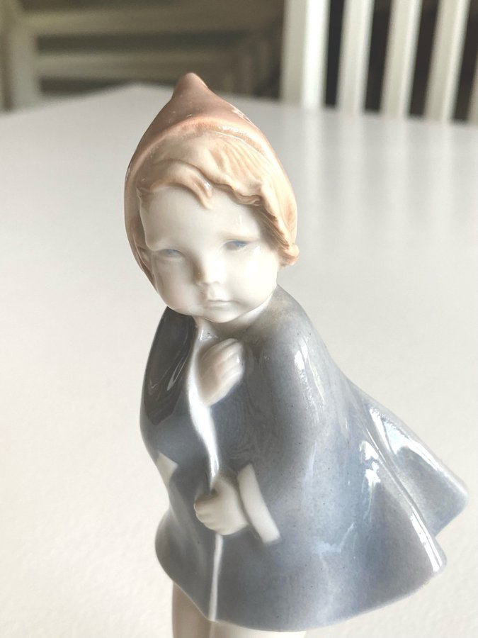 Klassisk figurin ”Girl in wind” av Claire Weiss Stämpel från Metzler  Ortloff
