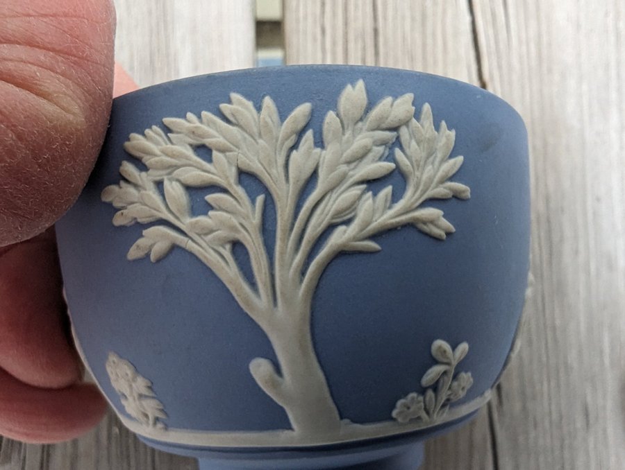 Äldre Wedgwood blå vita ljusstakar skål mm 4 föremål