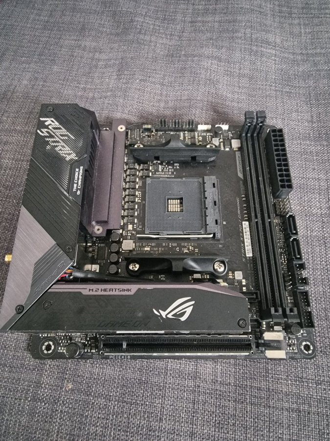 ASUS ROG STRIX X570-I GAMING Mini ITX