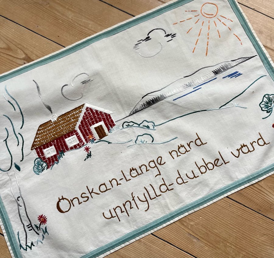 Fin gammal broderad bonad / grönt kantband / Önskan länge närd uppfylld 