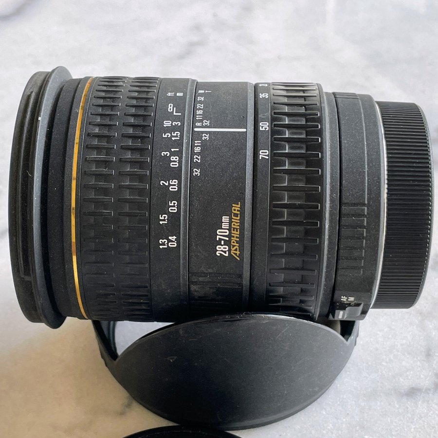 Sigma Canon EF 28-70mm f28 EX Aspherical + Lens Hood