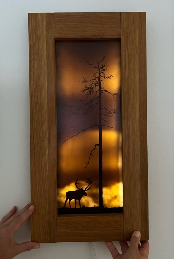 Unik Vägglampa med Glas  Ekram / Svenskt Hantverk Naturmotiv älg vid tall