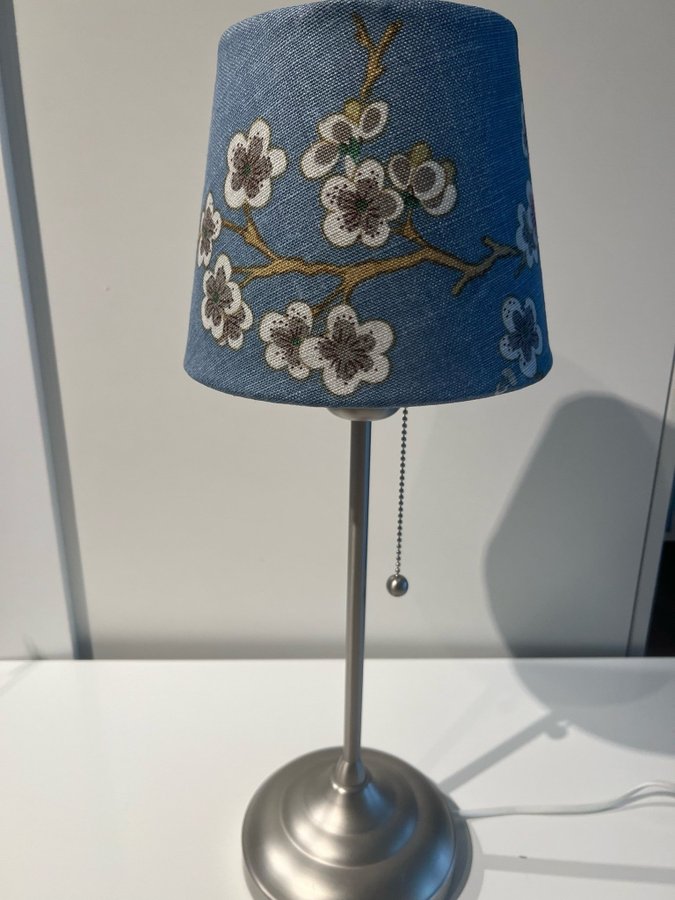 LAMPSKÄRM TYG FRÅN SVENSKT TENN GP  J BAKER / HYDRANGEA BIRD INDIGO TEXTIL