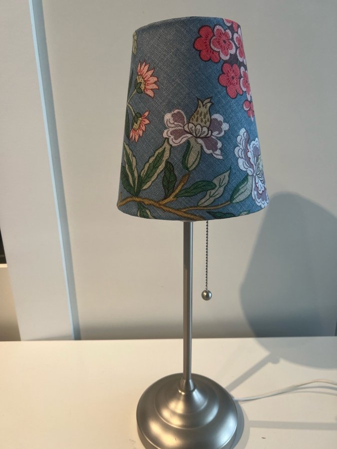 LAMPSKÄRM TYG FRÅN SVENSKT TENN GP  J BAKER / HYDRANGEA BIRD INDIGO TEXTIL