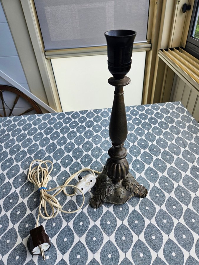 Art deco bordlampa förgyllt gjutjärn