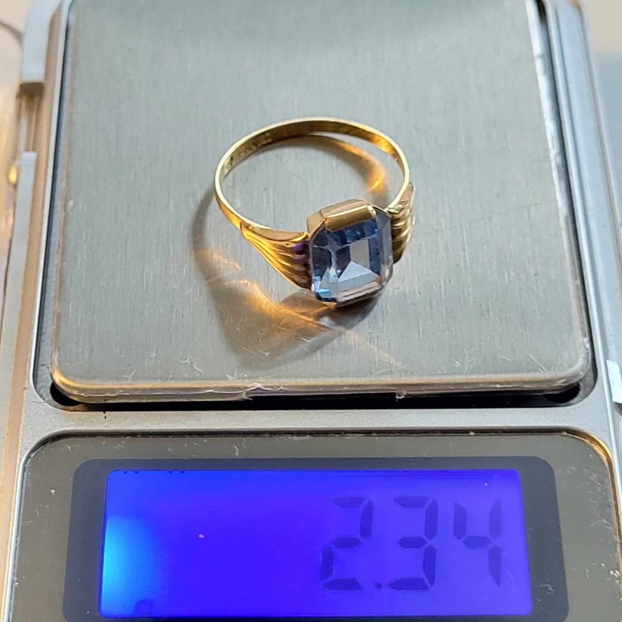 Så vacker äldre (1953) 18k guld ring med blå sten akvamarin? 18 mm 234 gram