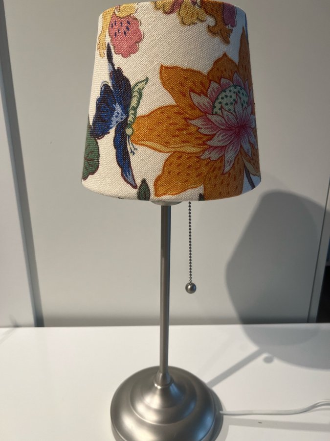 LAMPSKÄRM/ TYG Från SVENSKT TENN / GP  J BAKER / MAGNOLIA