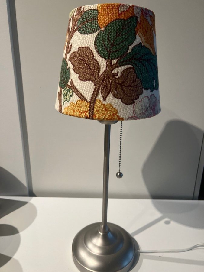 LAMPSKÄRM/ TYG Från SVENSKT TENN / GP  J BAKER / MAGNOLIA