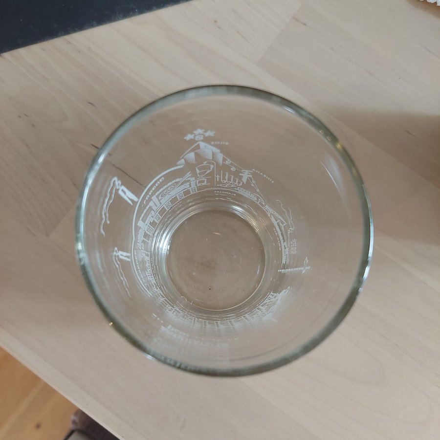 MINNESGLAS I KARTONG "MINNE FRÅN SURTE GLASBRUK"!!