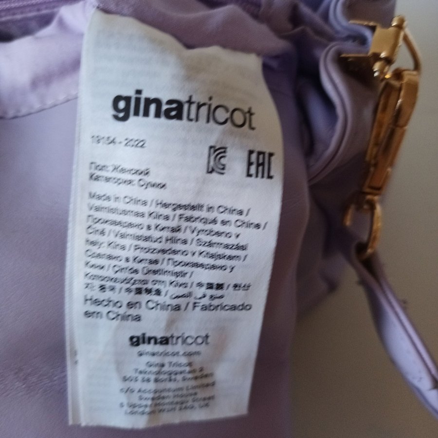 GINA TRICOT Lila HANDVÄSKA väska