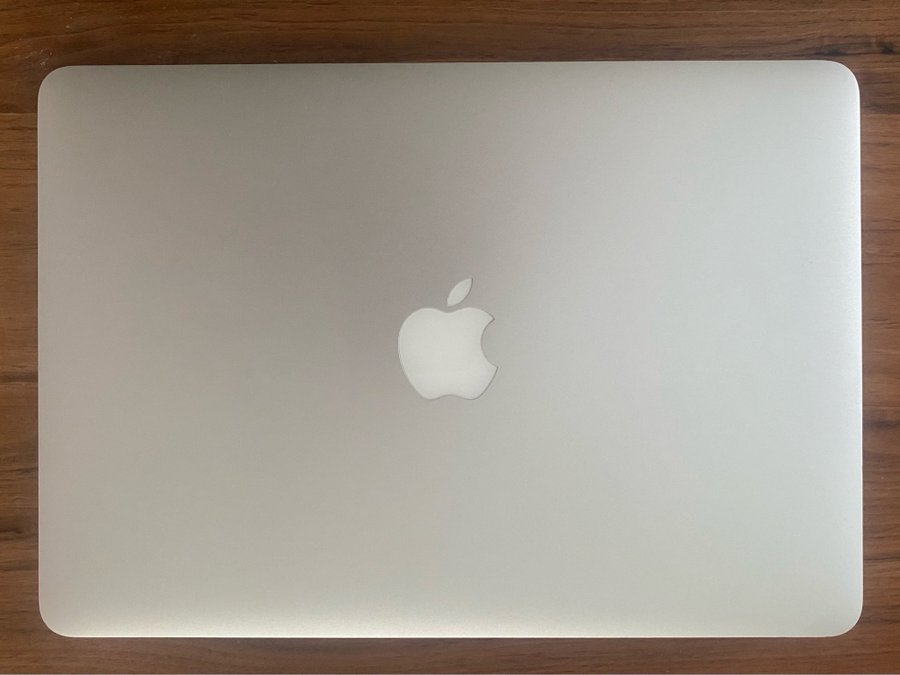 MacBook Pro 13" Retina / 27GHz i5 / 8GB Ram / 256GB SSD /