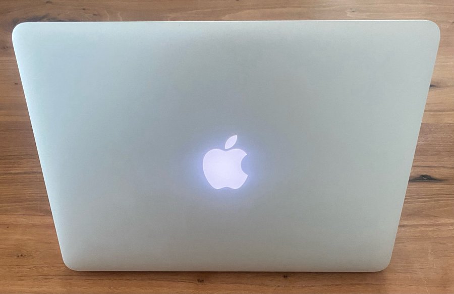 MacBook Pro 13" Retina / 27GHz i5 / 8GB Ram / 256GB SSD /