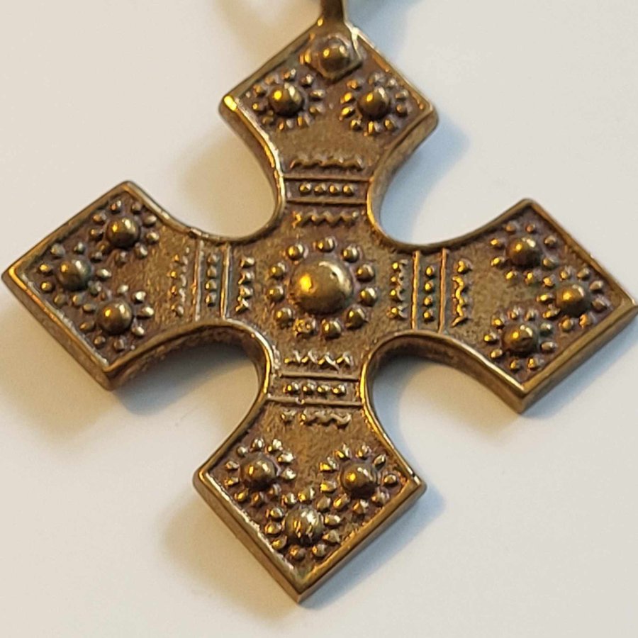 Kalevala Koru halsband i brons Syvärinjoen risti Made in Finland kk 60 cm