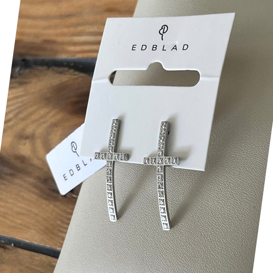 Jättefina oanvända örhängen från Edblad