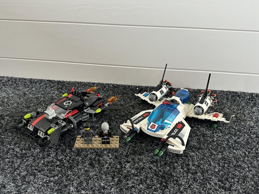 Hyperspeed Pursuit - 5973 - Lego Space Police III