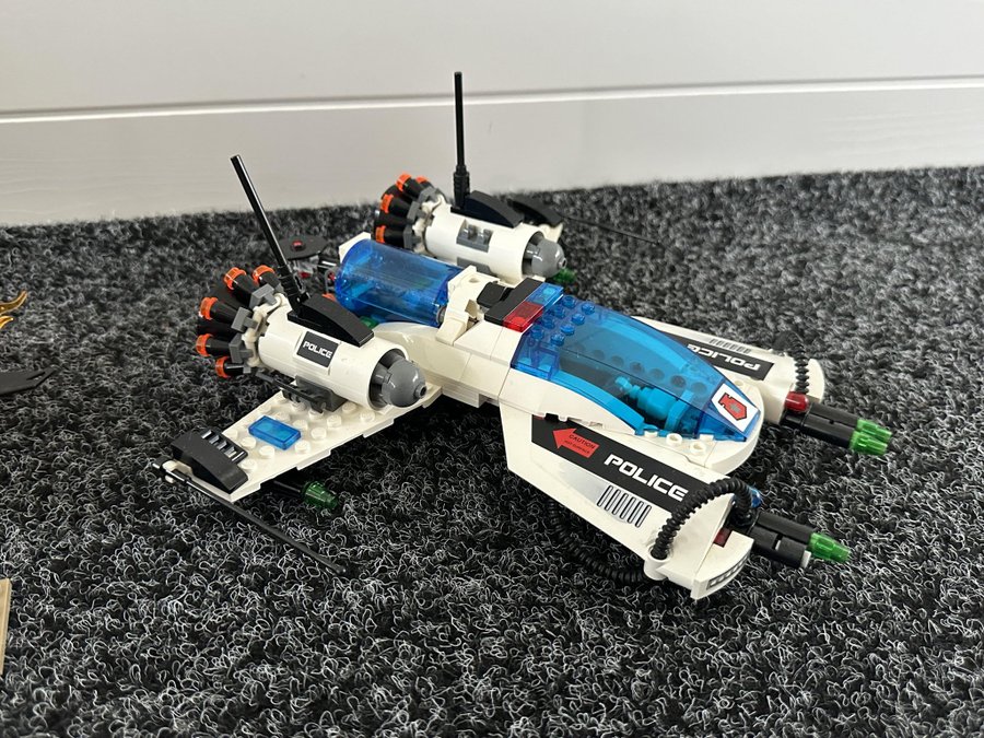 Hyperspeed Pursuit - 5973 - Lego Space Police III