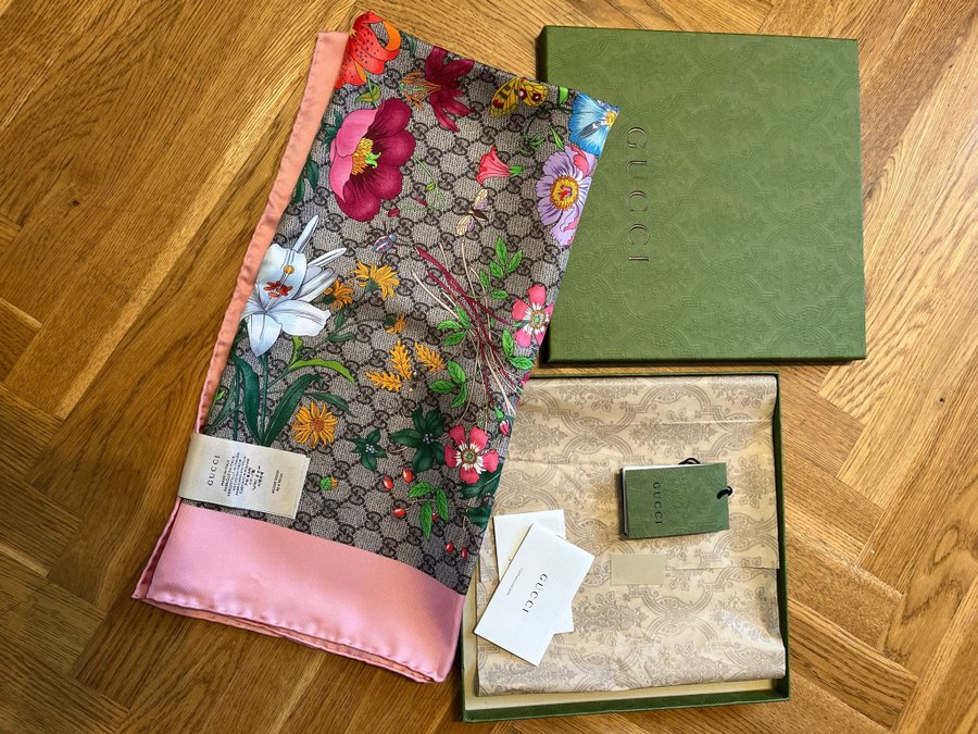 Gucci GG FLORA PRINT SILK SCARF