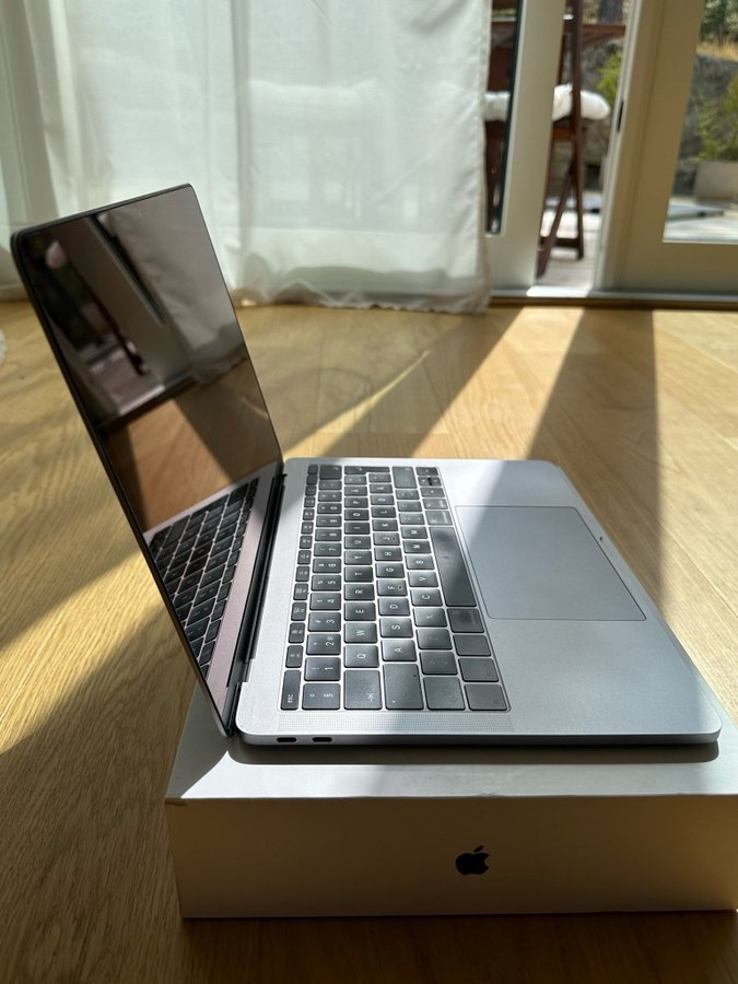 Macbook Pro 16GB Ram · 256GB SSD · 13'' · 2017