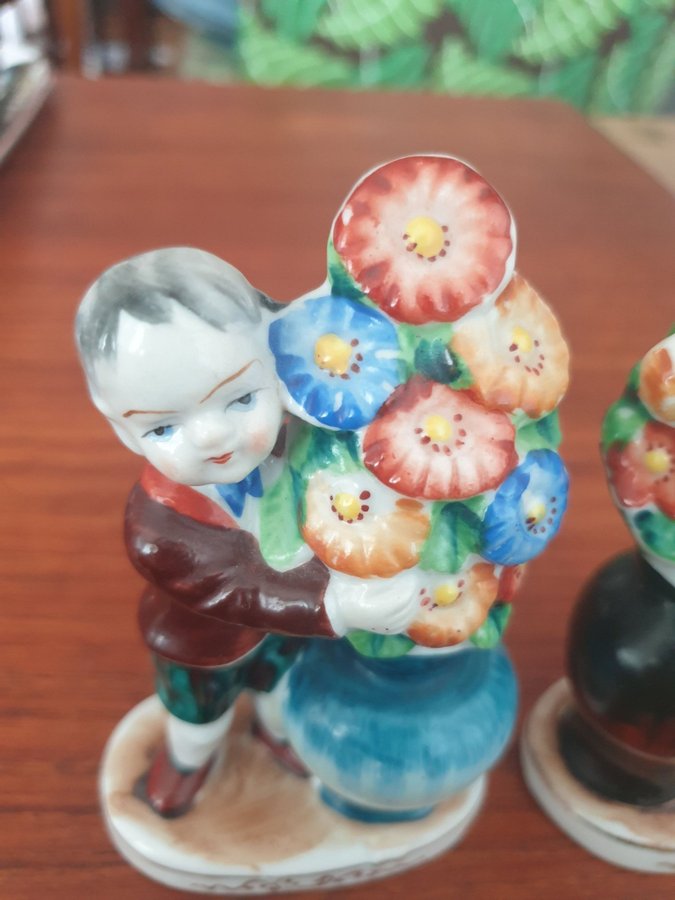Par vaser made in Japan Pojke Flicka blommor figurin vas vintage