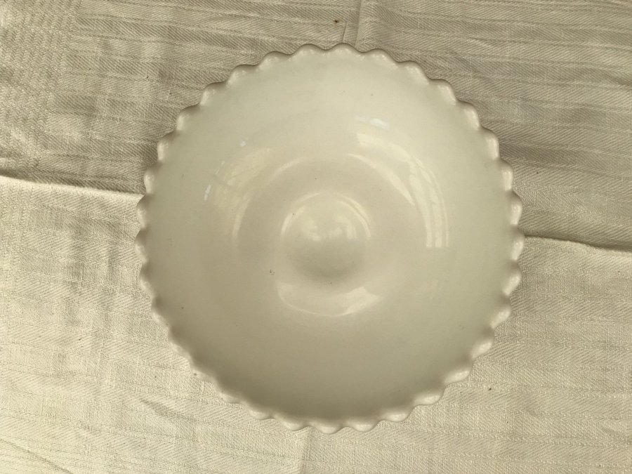 Glimma glasbruk skål på fot Blixt 1900-tal pressglas opalin