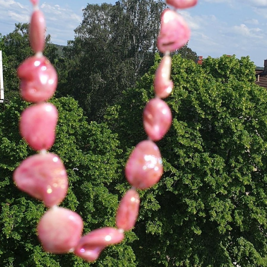 Vackert halsband av färgad snäcka rosa guld ca 80cm pärlor pärlemor